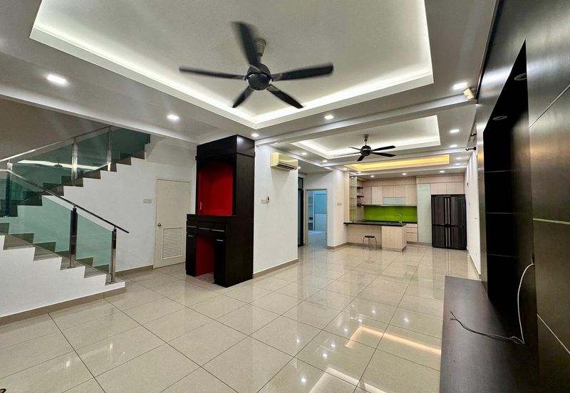 Maple Red, Adda Heights