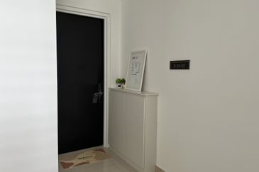 The M @ Medini Macrolink