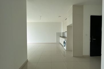 The M @ Medini Macrolink