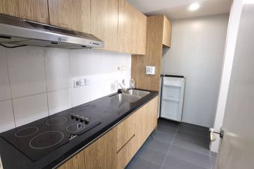 Good Deal 4 Rooms Impiana Apartment at East Ledang for Sales