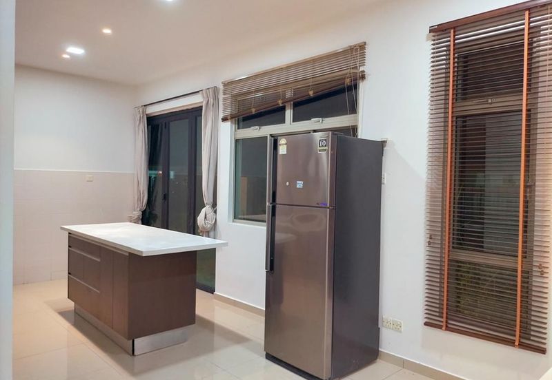 Luxurious Semi D at The Gateway Horizon Hills for Sales