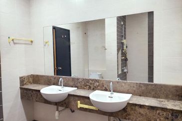 Luxurious Semi D at The Gateway Horizon Hills for Sales