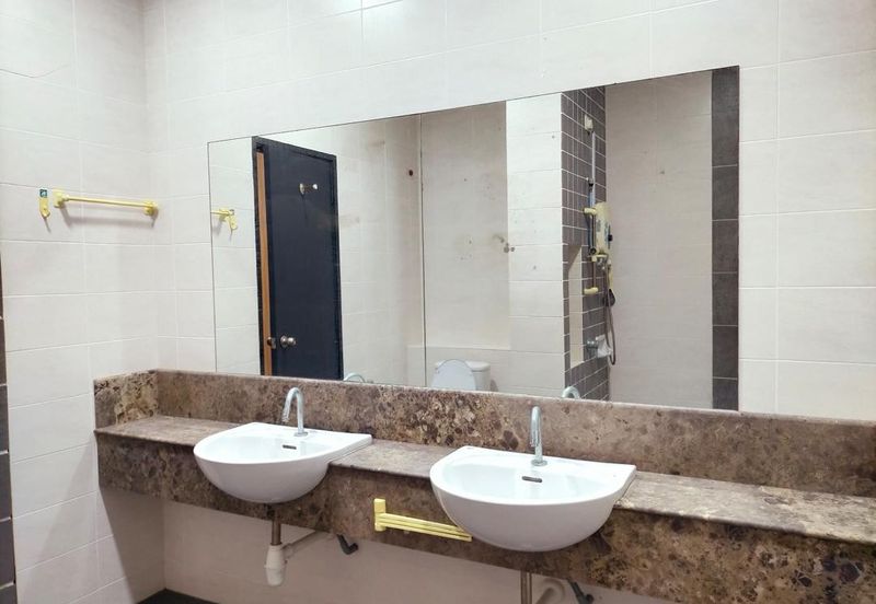 Luxurious Semi D at The Gateway Horizon Hills for Sales