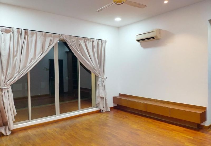 Luxurious Semi D at The Gateway Horizon Hills for Sales