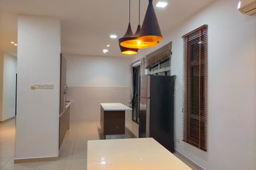 Luxurious Semi D at The Gateway Horizon Hills for Sales