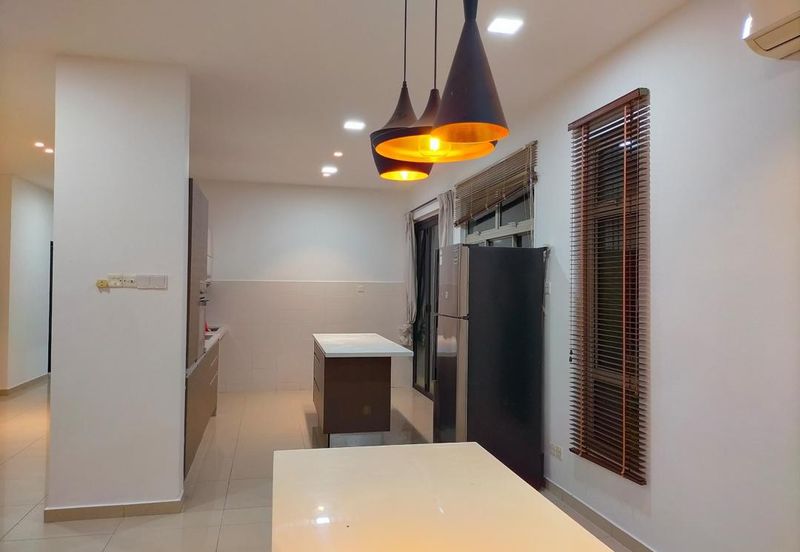 Luxurious Semi D at The Gateway Horizon Hills for Sales