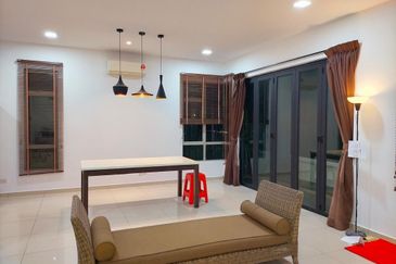 Luxurious Semi D at The Gateway Horizon Hills for Sales