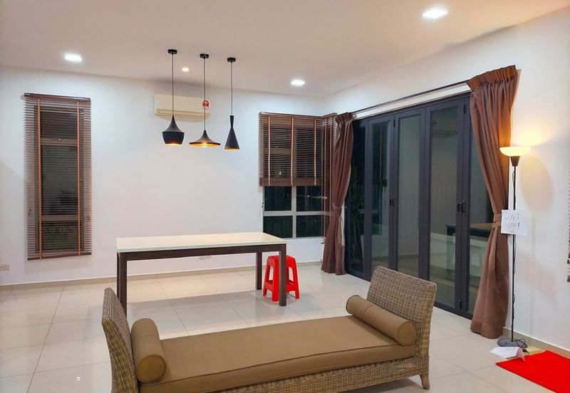 Luxurious Semi D at The Gateway Horizon Hills for Sales