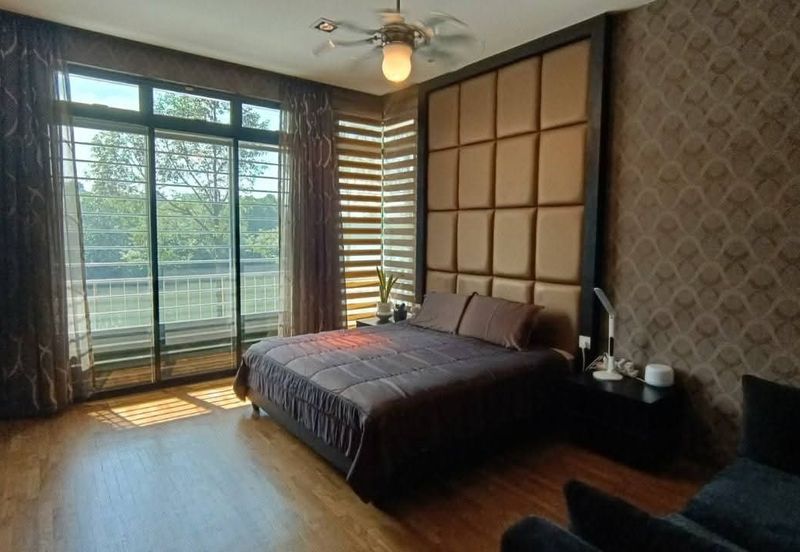 The WaterEdge Residences