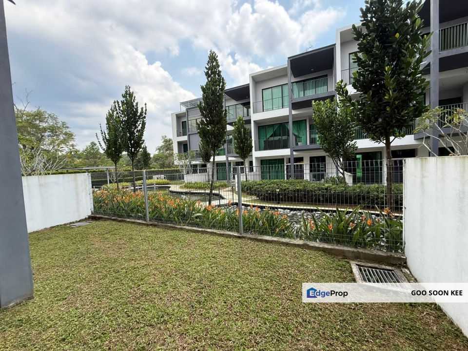 Luxurious 3 Storey Superlink House at Residensi Bayou Leisure Farm , Johor, Gelang Patah