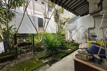 Taman Pelangi, Plentong