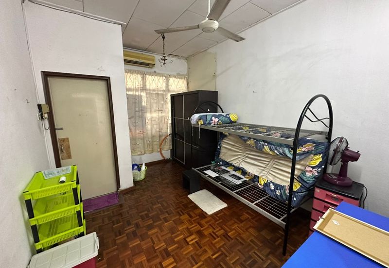 Taman Pelangi, Plentong