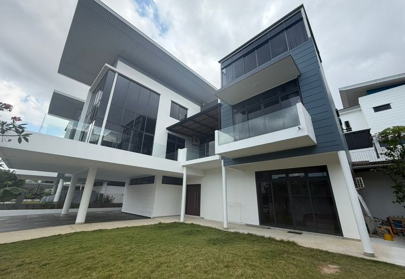 3 Storey Bangalow at The Hills @ Horizon Hills For Sale / For Rent
