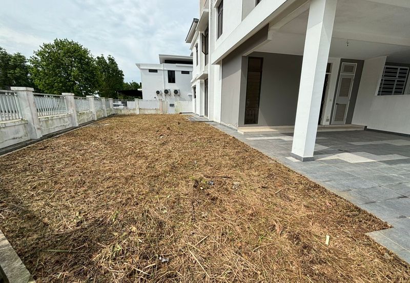 Horizon Hills Double Storey Terrace House For Sale 