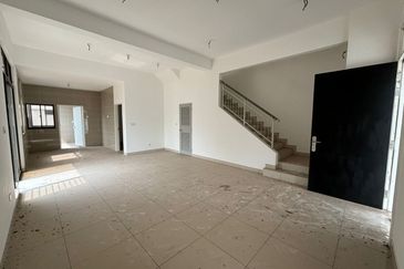 Horizon Hills Double Storey Terrace House For Sale 