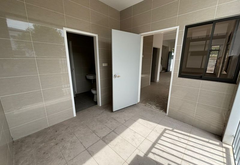 Horizon Hills Double Storey Terrace House For Sale 