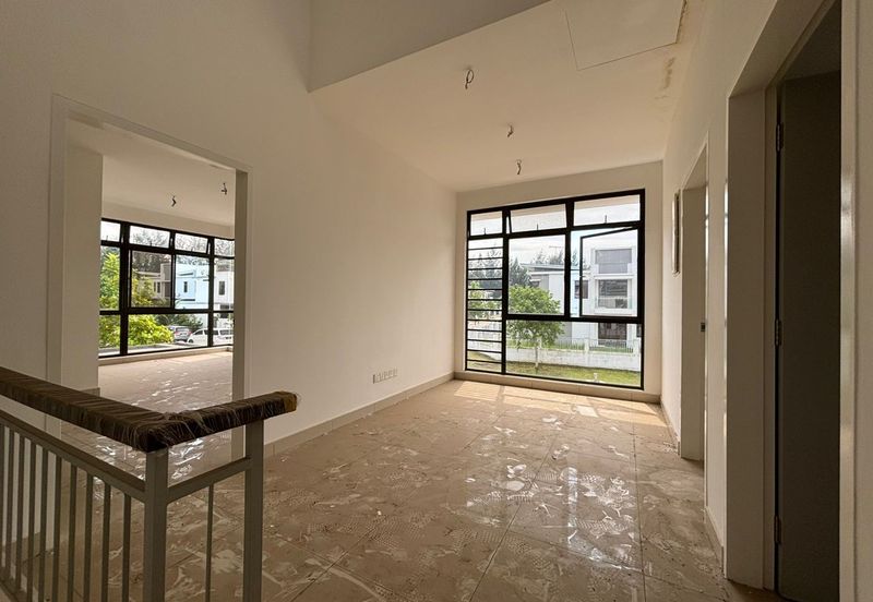 Horizon Hills Double Storey Terrace House For Sale 