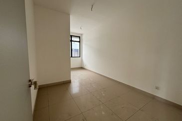 Horizon Hills Double Storey Terrace House For Sale 