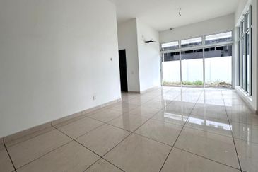 Setia Tropika Fenix Villa Semi-D For Sale