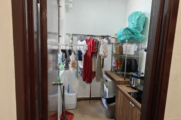 D'Summit Residences @ Kempas Utama