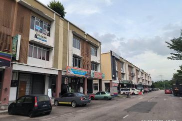 3 Storey Shop Lot at Taman Sierra Perdana For Sale