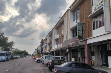 3 Storey Shop Lot at Taman Sierra Perdana For Sale