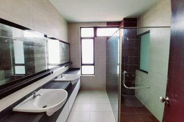 2.5 Storey Semi-D House at Horizon Hills For Sale