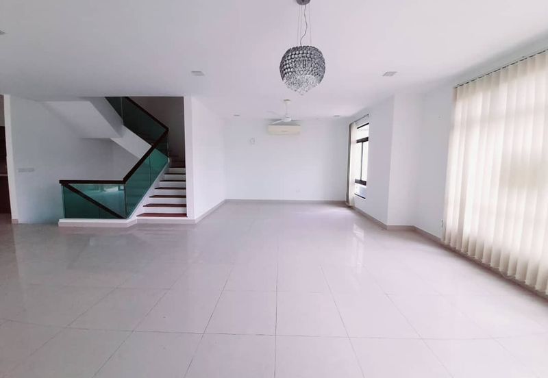 2.5 Storey Semi-D House at Horizon Hills For Sale