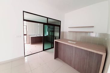 2.5 Storey Semi-D House at Horizon Hills For Sale