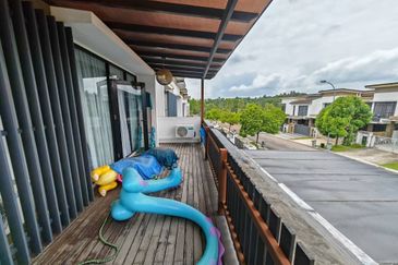 2-Storey Terrace House in Horizon Hills For Sale