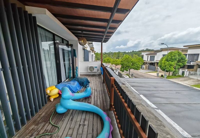 2-Storey Terrace House in Horizon Hills For Sale