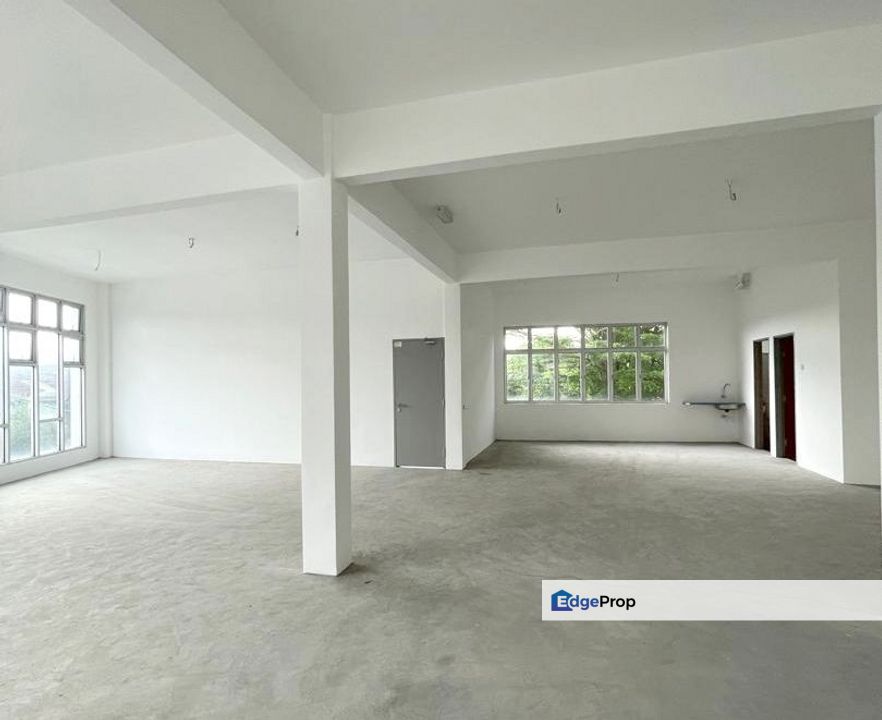 3 Storey Corner Shoplot in  Senai Bizhub For Sale, Johor, Kulai