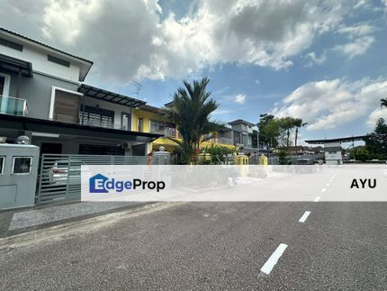 Taman Molek Jalan Molek Double Storey Superlink House Partial Renovated, Johor, Johor Bahru