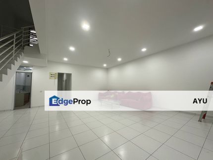 Taman Setia Tropika Jalan Setia Tropika Double Storey Terrace House, Johor, Johor Bahru