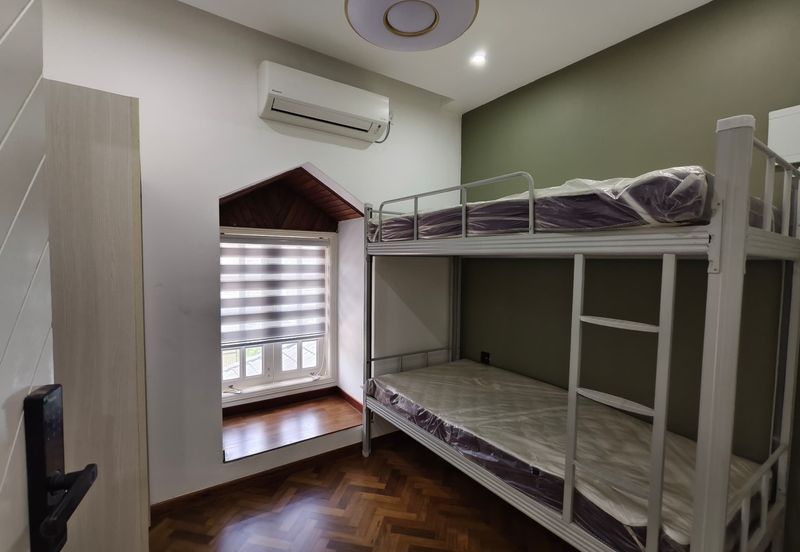 Stulang Laut / Darat