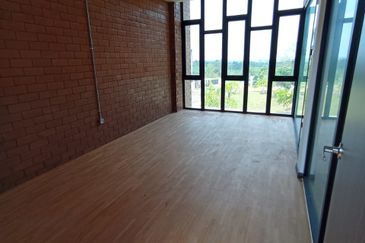 Cube On Hill ( Taman Bukit Pulai )