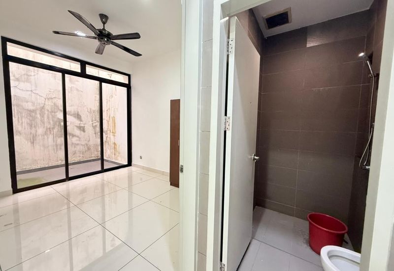 The Canal Garden South, Horizon Hills