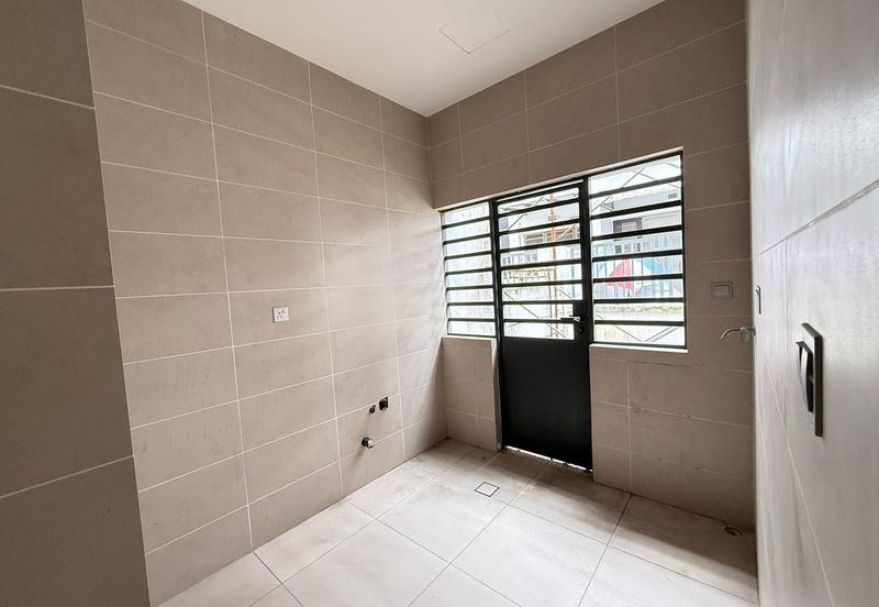 The Canal Garden South, Horizon Hills