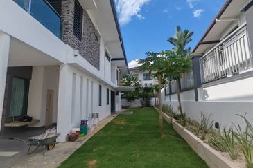Golf West @ Horizon Hills Double Storey Linked Bungalow