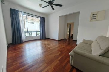 Golf West @ Horizon Hills Good Condition Double Storey Linked Bungalow