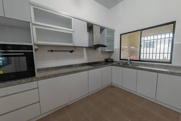 Golf West @ Horizon Hills Good Condition Double Storey Linked Bungalow