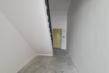 Taman Mount Austin Commercial