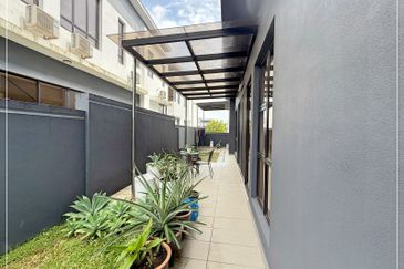 The Canal Garden South, Horizon Hills