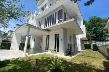 Emerald Bay @ Puteri harbour