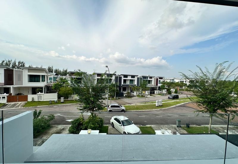 The Canal Garden North, Horizon Hills