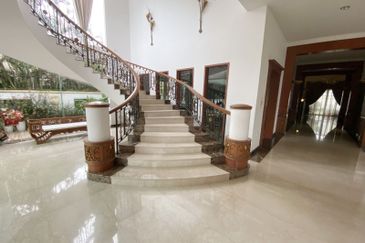 Stulang Laut / Darat