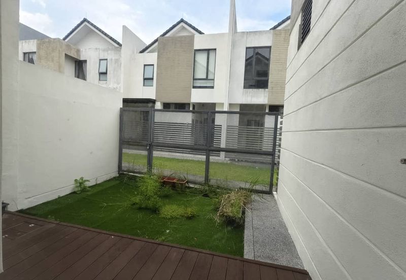 Avira Garden Terraces @ Medini