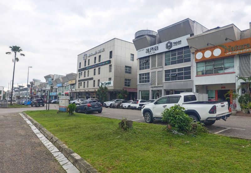 TAMAN TROPIKA