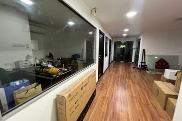 Commercial Bungalow Facing Main Road @ Petaling Jaya Section 13, Selangor