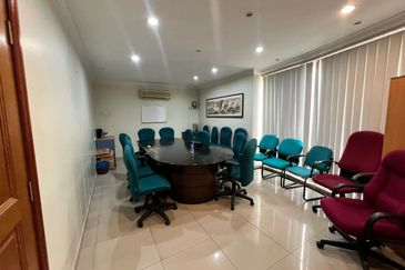 Commercial Bungalow Facing Main Road @ Petaling Jaya Section 13, Selangor